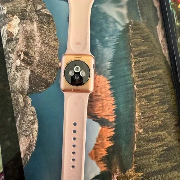 Apple series 3 Smartwatch with Pink Band - Picture 3 of 8
